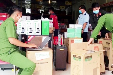 An Giang: Thu giữ nhiều sản phẩm điện tử không rõ nguồn gốc