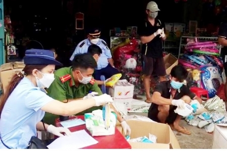 An Giang: Thu giữ trên 12.000 chai, gói thuốc bảo vệ thực vật hết hạn sử dụng