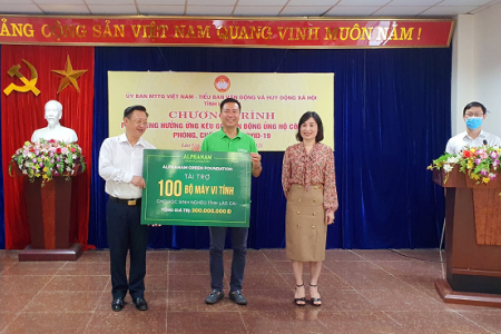 Alphanam Green Foundation tài trợ máy tính cho trẻ em tỉnh Lào Cai