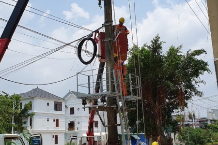 Đẩy nhanh tiến độ công trình "Nâng cao độ tin cậy cung cấp điện lưới trung áp miền Đông Quảng Ninh"