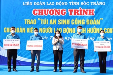 Sóc Trăng: Trao hơn 6.000 “túi an sinh công đoàn” cho đoàn viên, người lao động