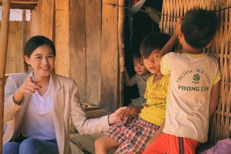 Hoa hậu Đỗ Thị Hà: "Yên bình luôn tồn tại dưới mái nhà, nơi có người chúng ta thương"