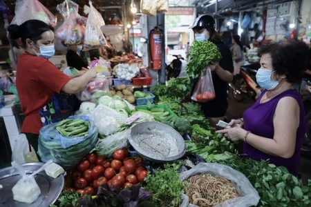 Giá xăng tăng liên tiếp: Áp lực tăng giá hàng hóa