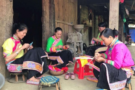 'Nghề làm giày thêu của người Xạ Phang' là di sản văn hóa phi vật thể quốc gia