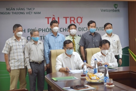 Kon Tum: Vietcombank tài trợ 01 tỷ đồng phòng, chống dịch Covid-19