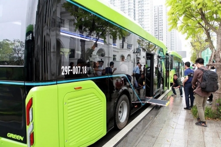 Hà Nội: Khai trương tuyến xe bus điện đầu tiên