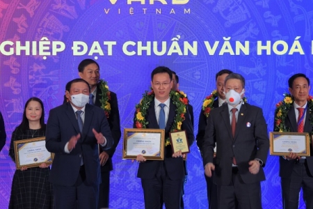 VietinBank là “Doanh nghiệp đạt chuẩn văn hóa kinh doanh Việt Nam” năm 2021