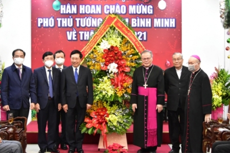 Phó Thủ tướng Phạm Bình Minh chúc mừng Giáng sinh và năm mới Chủ tịch Hội đồng Giám mục Việt Nam