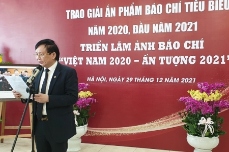 Trao giải ấn phẩm báo chí tiêu biểu