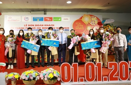 TP. Hồ Chí Minh đón những vị khách du lịch đầu tiên ‘xông đất’năm 2022