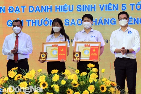 Học sinh, sinh viên Đồng Nai hăng hái thi đua học tập, xây dựng quê hương giàu đẹp