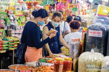 Thừa Thiên Huế chống dịch gắn với hoạt động bình thường mới để người dân đón Tết