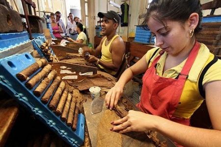 Cuba hủy lễ hội xì gà quốc tế và sắp nhận khoản tài trợ đầu tiên để sản xuất vaccine