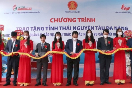 Thái Nguyên tiếp nhận tàu đa năng của Petro Thái Nguyên và Tập đoàn đóng tàu James tại hồ Núi Cốc