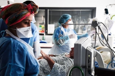 nCoV sản sinh 21 đột biến mới trong cơ thể một bệnh nhân HIV