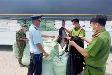 An Giang: Liên tiếp phát hiện 02 xe ô tô vận chuyển hàng hóa không rõ nguồn gốc