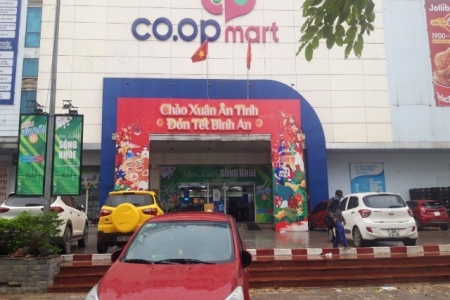 Nhân viên siêu thị Co.op mart: "Mặc dù vỏ đã hết hạn, nhưng sản phẩm bên trong vẫn dùng được"