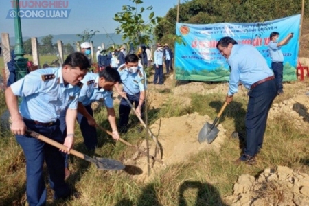 Nhiều hoạt động kỷ niệm ngày truyền thống của lực lượng Quản lý thị trường