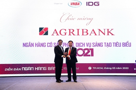 Agribank đón nhận hai giải thưởng Ngân hàng Việt Nam tiêu biểu 2021