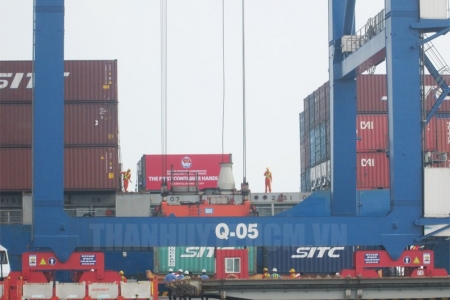 TP. Hồ Chí Minh áp dụng mức phí mới với hàng hóa vận chuyển chung một container