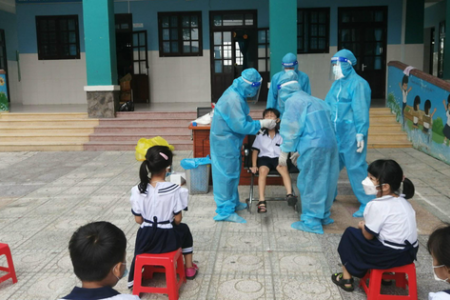 Ngày 16/04, TP. Hồ Chí Minh tổ chức tiêm vaccine ngừa Covid-19 cho học sinh lớp 6 