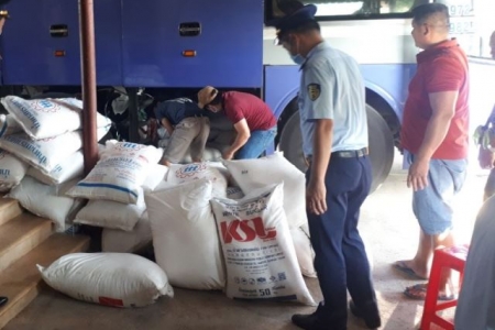 Quảng Trị: Thu giữ gần 2.000 chai bia Heineken và 15 tạ đường kính không rõ nguồn gốc