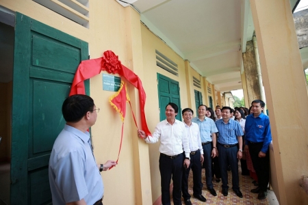 BIDV “Trao máy tính, gửi tương lai” và trồng cây xanh tại Thanh Hóa