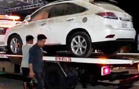 An Giang: Tạm giữ xe ô tô Lexus nghi nhập lậu