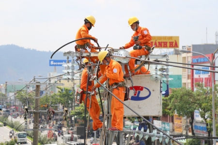 Phụ tải điện miền Bắc lập đỉnh do nắng nóng gay gắt, EVNNPC khuyến cáo tiết kiệm điện