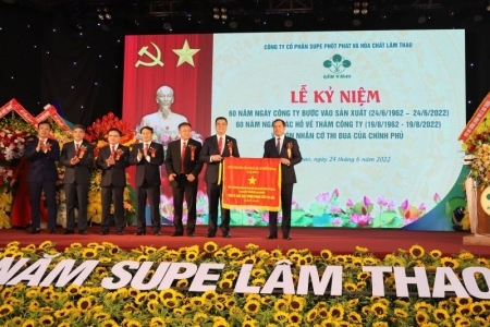 Supe Lâm Thao kỷ niệm 60 năm ngày bước vào sản xuất, ngày Bác Hồ về thăm và đón nhận Cờ thi đua của Chính phủ