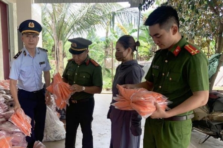 Cục Quản lý thị trường Nghệ An thu giữ hơn 2.000 bộ quần áo không rõ nguồn gốc xuất xứ