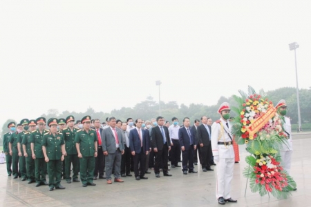 Gia Lai tổ chức Lễ dâng hoa, dâng hương viếng các anh hùng liệt sĩ