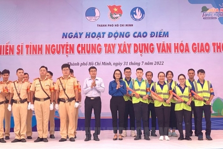 TP. Hồ Chí Minh phát động cao điểm “Chiến sĩ tình nguyện chung tay xây dựng văn hóa giao thông”