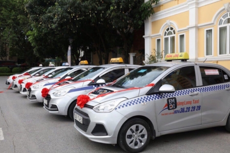 Xăng giảm giá, nhiều hãng taxi điều chỉnh lại giá cước