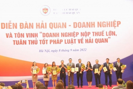 Tôn vinh 09 doanh nghiệp nộp thuế lớn, tuân thủ tốt pháp luật về hải quan