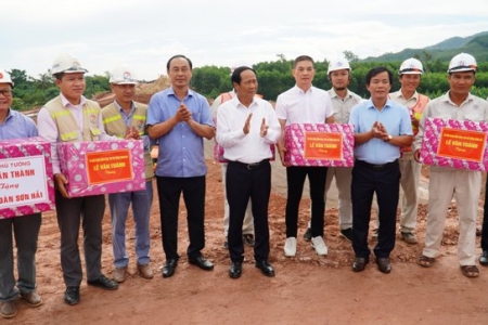 Đến ngày 30/10/2022 thông xe toàn tuyến cao tốc Cam Lộ- La Sơn