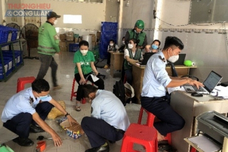 Cục Quản lý thị trường Bình Định nộp ngân sách Nhà nước trên 576 triệu đồng