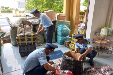 Thu giữ hàng nghìn sản phẩm hàng hóa không rõ nguồn gốc xuất xứ và phẩm mỹ phẩm nhập lậu