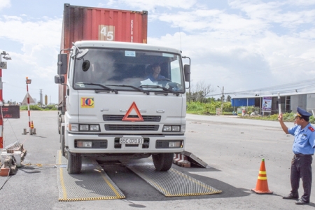 Đồng Tháp tăng cường kiểm tra, xử lý vi phạm về tải trọng xe