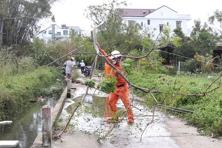 Trong ngày 28/09/2022, khôi phục cấp điện cho 90% khách hàng bị ảnh hưởng do bão