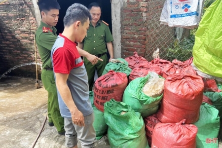 Phát hiện 25 bao tải mỡ động vật không rõ nguồn gốc, không bảo đảm ATVSTP