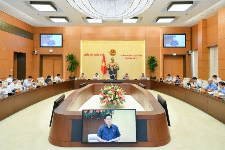 Phiên họp thứ 16 cho ý kiến, xem xét các vấn đề kinh tế, ngân sách và nhân sự