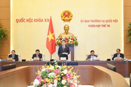 Ủy ban Thường vụ Quốc hội cho ý kiến về điều chỉnh tiền lương