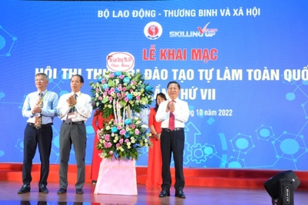 Thứ trưởng Lê Tấn Dũng: Không để thiết bị đào tạo đạt giải  bị  “đắp chiếu, trùm mền”