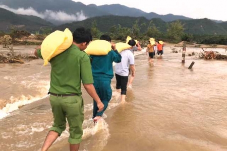 Đà Nẵng khẩn trương khắc phục thiệt hại sau trận ngập lụt lịch sử