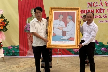 Trưởng ban Tuyên giáo Tỉnh ủy Thanh Hoá dự Ngày hội Đại đoàn kết dân tộc tại bản Nà Đang