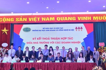 Hội nghị 120 doanh nghiệp với trường Đại học Kinh doanh và Công nghệ Hà Nội về ngày hội việc làm cho sinh viên năm 2022