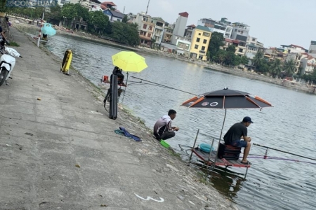 Câu cá trái phép tại hồ Đầm Sòi: Họ chỉ câu chơi thôi!