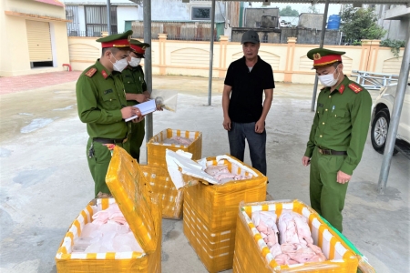 Chỉ trong 1 ngày, lực lượng Công an bắt giữ nhiều vụ vận chuyển hàng hóa không rõ nguồn gốc, xuất xứ