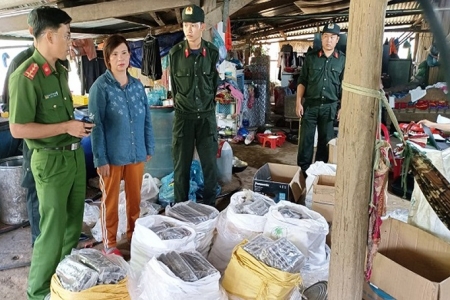 Tạm giữ hình sự 06 đối tượng mua bán, vận chuyển trái phép vật liệu nổ tại Quảng Nam